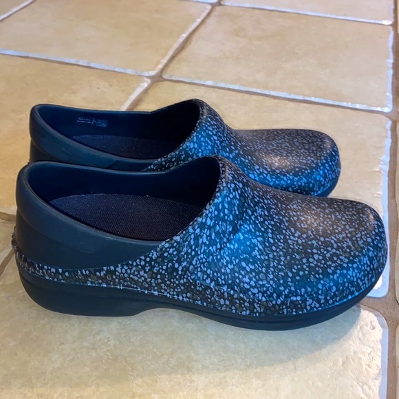Dual Comfort Clogs - Picture 4 of 7